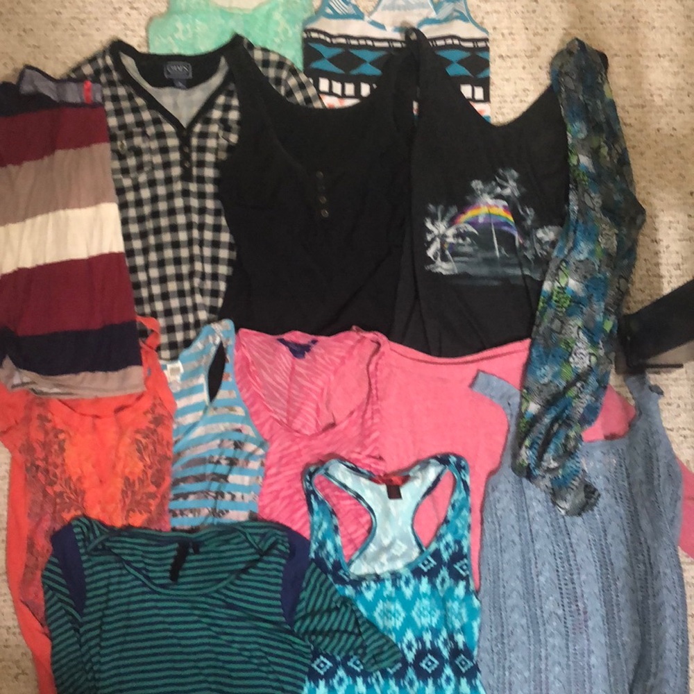 Lot of 14 Tops 🌻